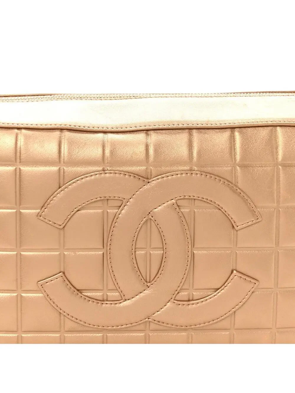 CHANEL indulge timeless